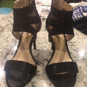 Jessica Simpson black snakeskin 2.5 inch heels